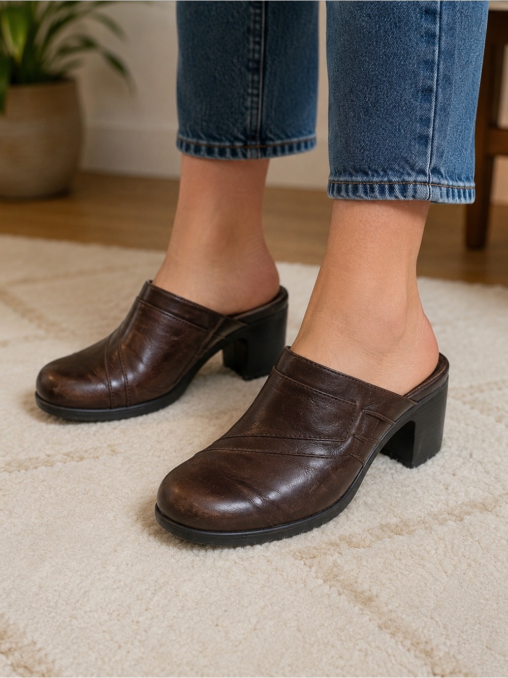 Clark’s Brown Leather Clogs size 8